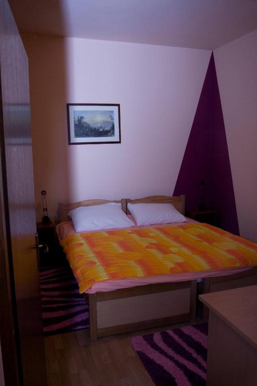 Double Room with Extra Bed image 2
